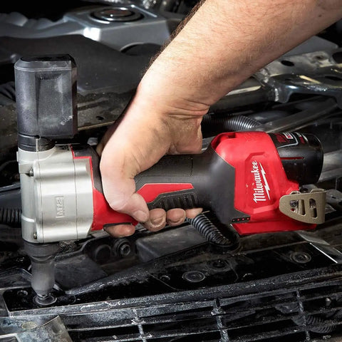 Using M12 Cordless Rivet Tool Kit for No Fuss Riveting on Aluminum, Steel And Stainless Rivets in automotive work