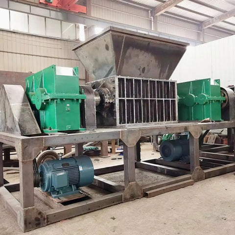Heavy Duty Dual Shaft Tire Shredder Machine For Fleet Trucks And Standard Cars Ultimate Rubber Recycling Grinder with metal structure.