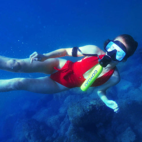 Diver in red with Portable 0.5L Mini Scuba Tank Kit With Dual Tanks And Pump, 3000 PSI Max, reusable diving gear underwater training.