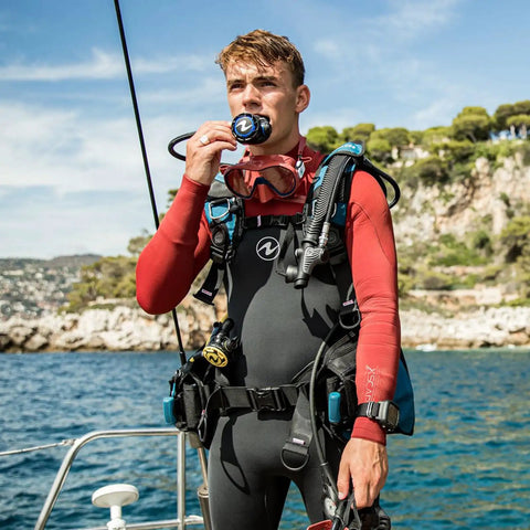 Diver using Ultra Compact Pro Octopus For Scuba Diving With Pneumatically Balanced Breathing Venturi Switch Heat Exchanger