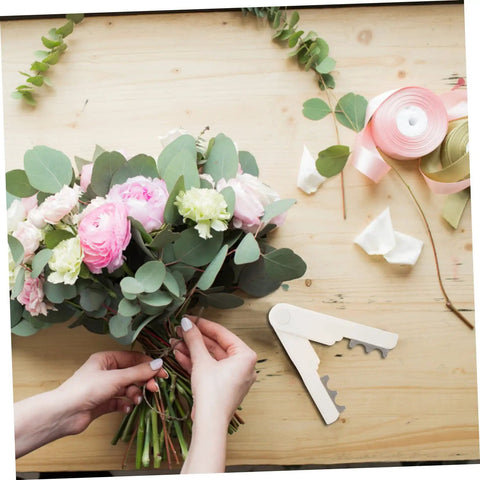 Rose Thorn Remover Tool And Leaf Stripper For Roses Burrs Removal For Gardening DIY Floral Art Home And Flower Shop Use Easy Thorn Cleanup And Pruning, pack of 2 on bouquet