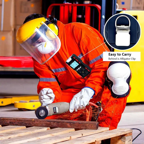 Worker using 4 Gas Detector For H2S O2 CO And EX Portable Visual Gas Monitor With LCD Display Clip On Case