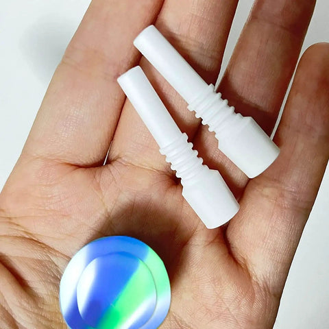 2 Pack Sand Blaster Ceramic Nozzles Replacement Tips Pro Grade 10mm High Temperature Durable For Sandblasting Equipment Long Lasting Performance For Heavy Duty DIY Projects, white tips in hand
