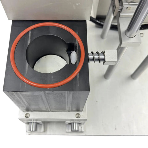 Close-up of the sealing area of the Dual Head Automatic Vacuum Capping Machine For Glass Jars Bottle Sealer with rubber ring.