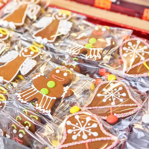 Clear Self Sealing Cookie Bags 5x6 Inch 100 Pack Sweet Gift Packaging For Cookies Treats Candy Party Favors Cellophane Bags With Strong Self Adhesive Closure 1.4 Mil Thick 13x15 Cm displaying gingerbread cookies