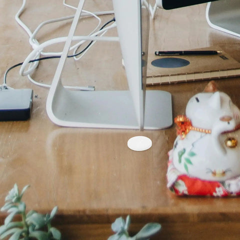20 Pack Rubber Grommet Kit For Wiring, No Fuss Installation Desk Cable Hole Covers, Round White Rubber And Plastic Grommets For Office Desk And Display, Sleek Design To Protect Cables And Tidy Your Setup. white desk grommet on office table