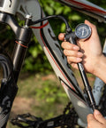 High Pressure Bike Shock Pump 300 PSI With Gauge For Mountain Bike Front Fork And Rear Suspension No Loss Air Pump in use