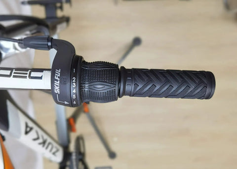 21 Speed Twist Shifter Lever Kit For Bikes 3 By 7 Gear Grip visible on bike handlebar with detailed grips.