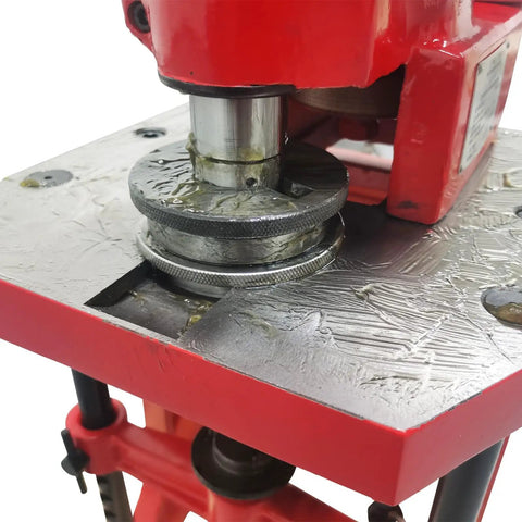 Heavy Duty Vertical Motorcycle Cylinder Boring And Honing Machine for Grease Monkey Engine Swaps close-up of cutting head and plate.