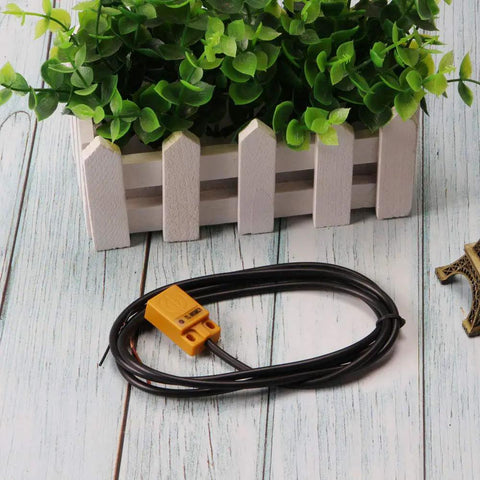 3 Pack TL W5MC1 5mm Inductive Proximity Sensor 3 Wire NPN DC 6-36V with cable on table