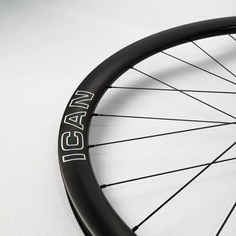 All Day Speed Carbon Disc Road Wheelset 700C With 36T Ratchet System Hub 21mm Inner Width Clincher Tubeless Ready For Easy Climbs And Fast Sprints On Any Terrain And Wet Roads close-up of rim and spokes