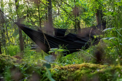 Kompound Camping Hammock With Net And Warm Internal Cover Ultralight Portable Hammock With Tree Friendly Straps in forest setup