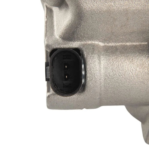 Close-up of AC Compressor For VW Jetta Golf Passat Beetle Rabbit 2.5L 2005-2014 TT RS Quattro 2012-2013 OE CO4574J Replacement
