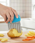 Blue-handled Guduling crinkle cutter (2-piece set) with stainless steel blades for potatoes and carrot chips