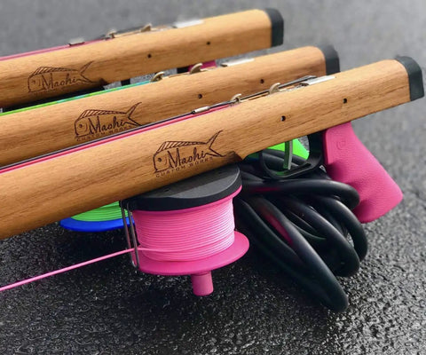 Stiff UHMWPE Spearfishing Reel Line 1.9mm 680Lbs 175Ft Double Jacketed Shooting Line mounted on wooden spearguns