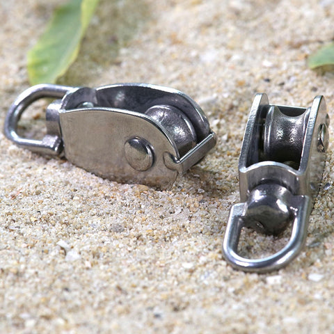 4 Pack M20 Single Pulley Snatch Block Stainless Steel 304 Lift Block With Swivel Hook on sandy surface