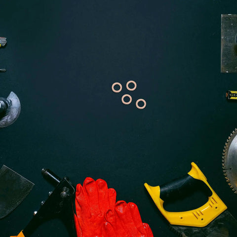 40 Pcs Copper Crush Washers Kit For Auto Oil Drain Plug And Hydraulic System 0.4 Inch Sealing Washers on workshop table