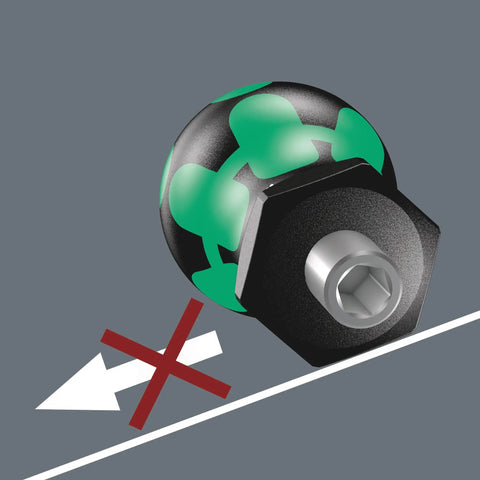 Close-up of Stubby Bit-Holding Screwdriver 811/1 showing quick-change bit holder suitable for tight spaces and DIY projects.