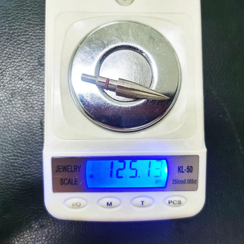 Archery Field Points Practice Tips 100 125 150 200 300 Grains Screw In Arrow Tips on scale showing 125 grains