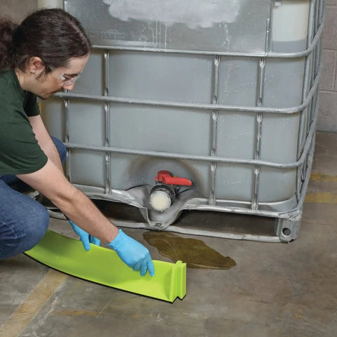 Heavy-Duty High-Volume SpillBlocker Dike For Serious Spills 5 Ft Long By 4 In Wide By 4.5 In Tall Tear-Resistant Top Layer With Flexible Sticky Bottom Seal Reusable Spill Berm With Dovetail Connectors For Quick Tight Containment