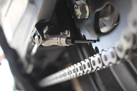 Vsystem Automatic Motorcycle Chain Lubrication System Easy Fit installed on chain, enhancing maintenance and extending sprocket life
