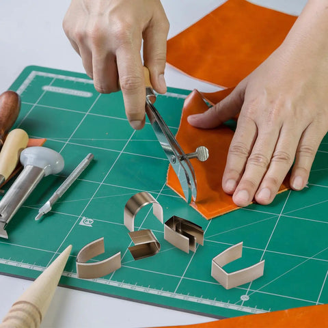 Person using All In One Leather Corner Punch Kit With 18 High Speed Steel Dies 6 Sizes And 3 Shapes for leather crafting on mat