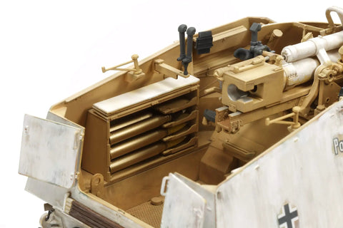 Interior view of Beefy 1/35 Nashhorn Heavy Tank Destroyer Kit with detailed fighting compartment and 8.8cm gun on Sd.Kfz.164 chassis.