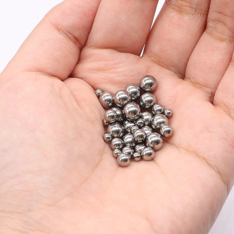 550 Piece Stainless Steel Precision Bearing Balls Kit With 11 Sizes From 0.5mm To 5.5mm For Bike Bearings And DIY Repair Projects A Handy Gearhead Ball Set For Small Mechanical Jobs. stainless steel bearing balls in a hand, mixed sizes for bike bearing repair