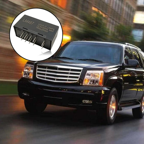 SUV driving with inset of a 10-Pin Hazard Warning And Turn Signal LED Flasher Relay For 2003-2006 Chevy Silverado 1500, 2003-2006 GMC Sierra 1500, And 2003-2007 Hummer H2 Replaces 15764135 module.