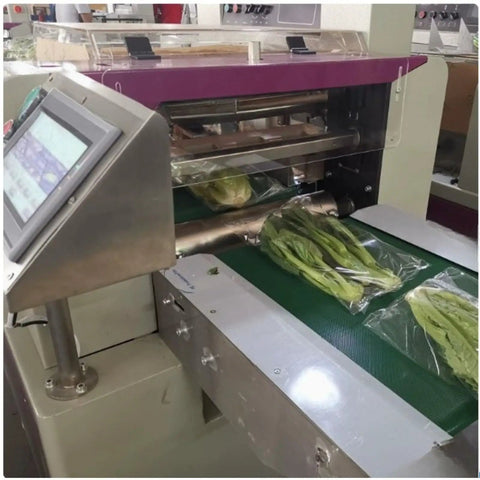 Flow Wrapper Compact Packaging Machine With 50 To 80 Pieces Per Minute wrapping snacks, shown with display panel and conveyor.