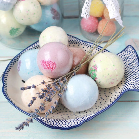 5x7 Inch Shrink Wrap Bags 200 Pcs Pack For Crafting Gift Wrapping And Food Prep Clear Bags You Can Cut To Fit And Seal With A Heat Gun High Shrinkage For Scratch Protection And Tight Compact Packs: clear bags holding pastel craft balls in a bowl