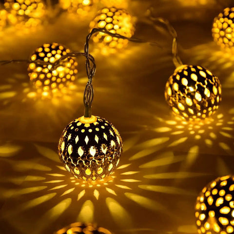 Solar Powered Globe String Lights Outdoor 60 LED 36 Ft With 8 Modes Warm White Waterproof Fairy Lights glowing at night