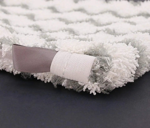 Close-up of 3 Pack Steam Mop Replacement Pads with Scrub Strips Microfiber Washable Pads for Sealed Hard Floors, Edge Detail