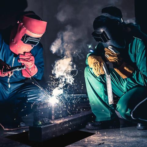Welders using Heavy Duty Welding Blanket Fireproof Shield For Welder Metalworker Fabricator Mechanic Shop Garage Construction Site Solder Protection
