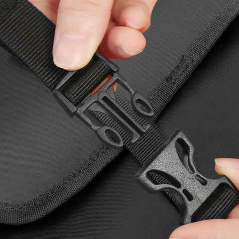 Close-up of buckle on Climbing Quickdraw Hanging Storage Bag Foldable Carry Pouch For Gear Organization Waterproof Nylon And PVC Build