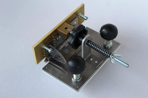 Knife Bevel Jig With Center Scribe Edge for Precision Grinding and Accurate Bevel Alignment, brass body, easy adjust handle.