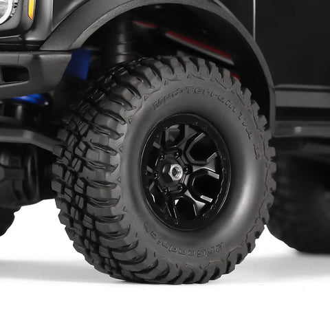 Stainless Steel M2.5 Long Wheel Nuts for TRX4M 1 18 Scale RC Crawlers Upgrade, installed on black wheel, close-up view