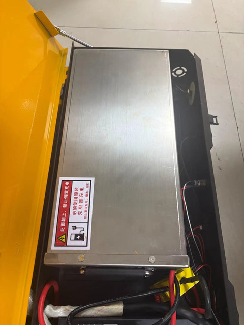 Heavy Duty 60Ah Lithium Battery For Electric Skates Works With Basic 10 To 30 Ton Modular Roller Transporters, top view of battery in case.