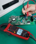 UT204R Digital Clamp Meter With Auto Ranging, True RMS, 6000 Counts measuring voltage on a circuit board