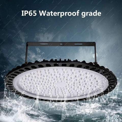 IP65 waterproof 10 Pack 500W UFO LED High Bay Light Workhorse with 50000LM 6500K daylight white in rain simulation