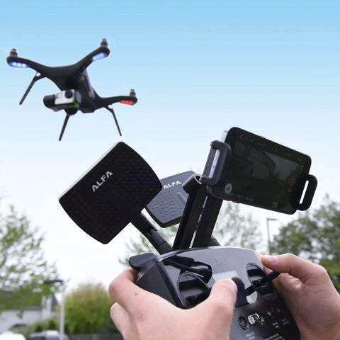 2.4GHz 7dBi RP-SMA Panel Antenna screw-on swivel boosting range for drone controller in use outdoors