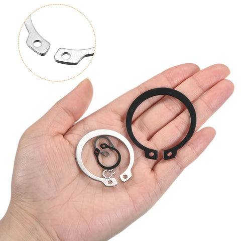 365 Piece External Retaining Ring Kit In 304 Stainless Steel With 18 Sizes M3 Through M26 Circlips Round Wire Snap Rings in hand