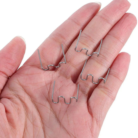 Cool 2000-Pack Wave Shape Welding Staples For Car Bodywork in hand, showing silver Heavy Duty Carbon Steel pins for repair.