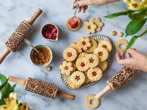 Spring Flowers Embossing Rolling Pin With 16 Floral Squares For Dough And Clay, Deep Pattern Beech Wood Roller for cookies