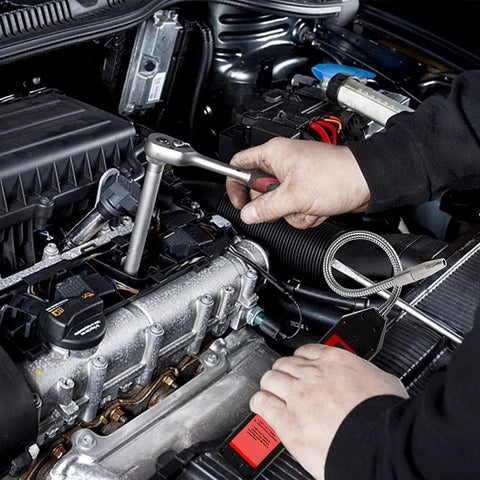 Wale&Morn leak detector for automotive halogen refrigerants; handheld unit with flexible probe in engine bay