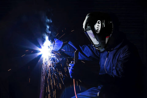 Welder using an Auto Darkening Welding Helmet With Battery And Solar Power For TIG MIG ARC Welds Ultralight Comfort Wide Shade 4 5 9 9 13