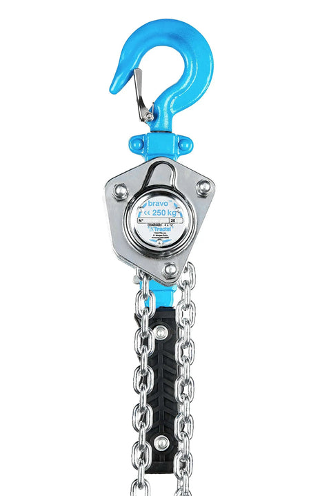 Quarter Ton Lever Chain Hoist Heavy Duty Pro Grade Ratchet Puller With Five Foot Lift And Pull Length For Workshop And Job Site Lifting Pulling And Positioning Heavy Loads ANSI B30 21 OSHA Compliant, close-up view