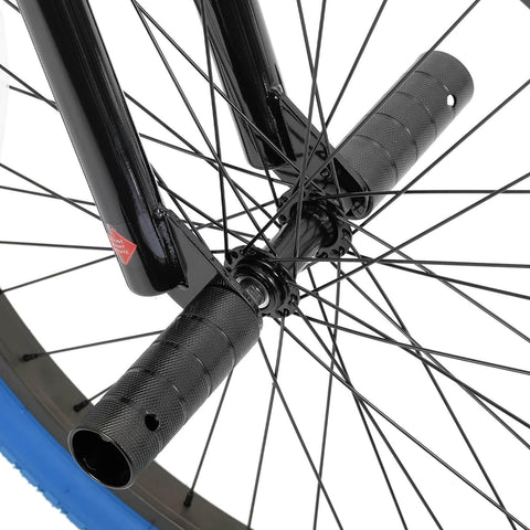 Close-up of 24 Inch Kids Freestyle BMX Bike For Beginners For Boys And Girls Aged 7 To 12, durable Hi Ten steel frame, blue tire