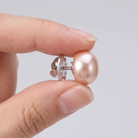 Close-up of a hand holding a no sew faux pearl brooch pin from the 25Pcs No Sew Faux Pearl Brooch Pins Detachable Sweater Clips Reusable Shirt Fasteners.