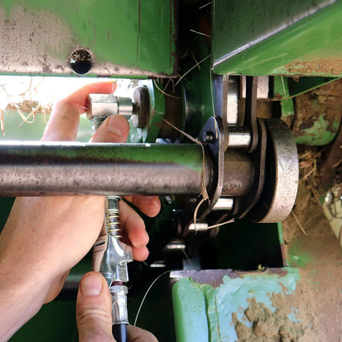 90 degree grease coupler for tight spaces used on machinery